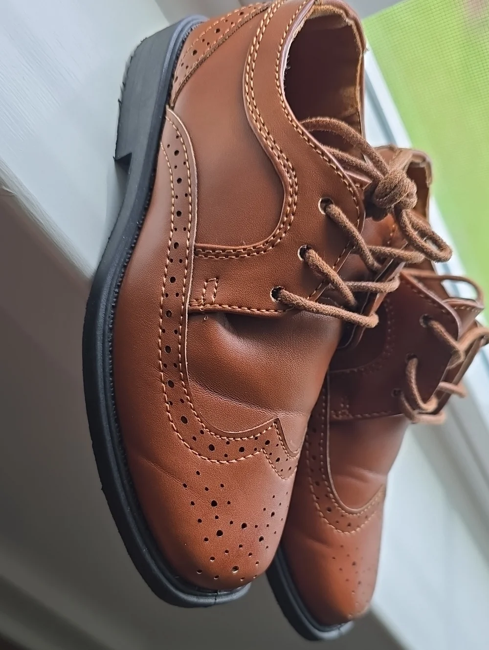 Boys Size 10c  Brown Leather Wingtip Dress Shoes